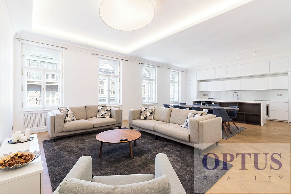 Pronájem bytu 6 pokojů a více 380 m²