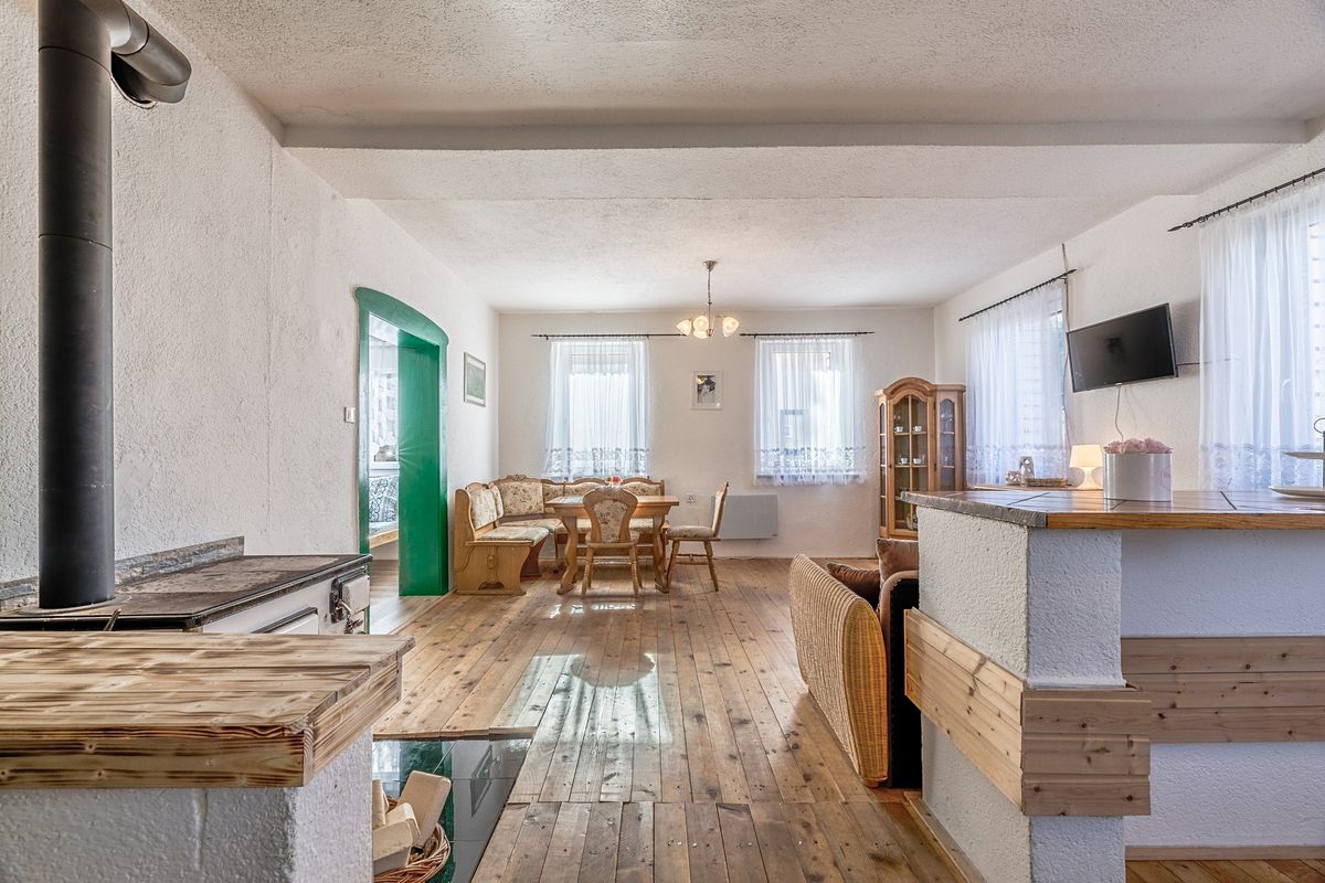Prodej rodinného domu 310 m², pozemek 366 m² – fotografie 3