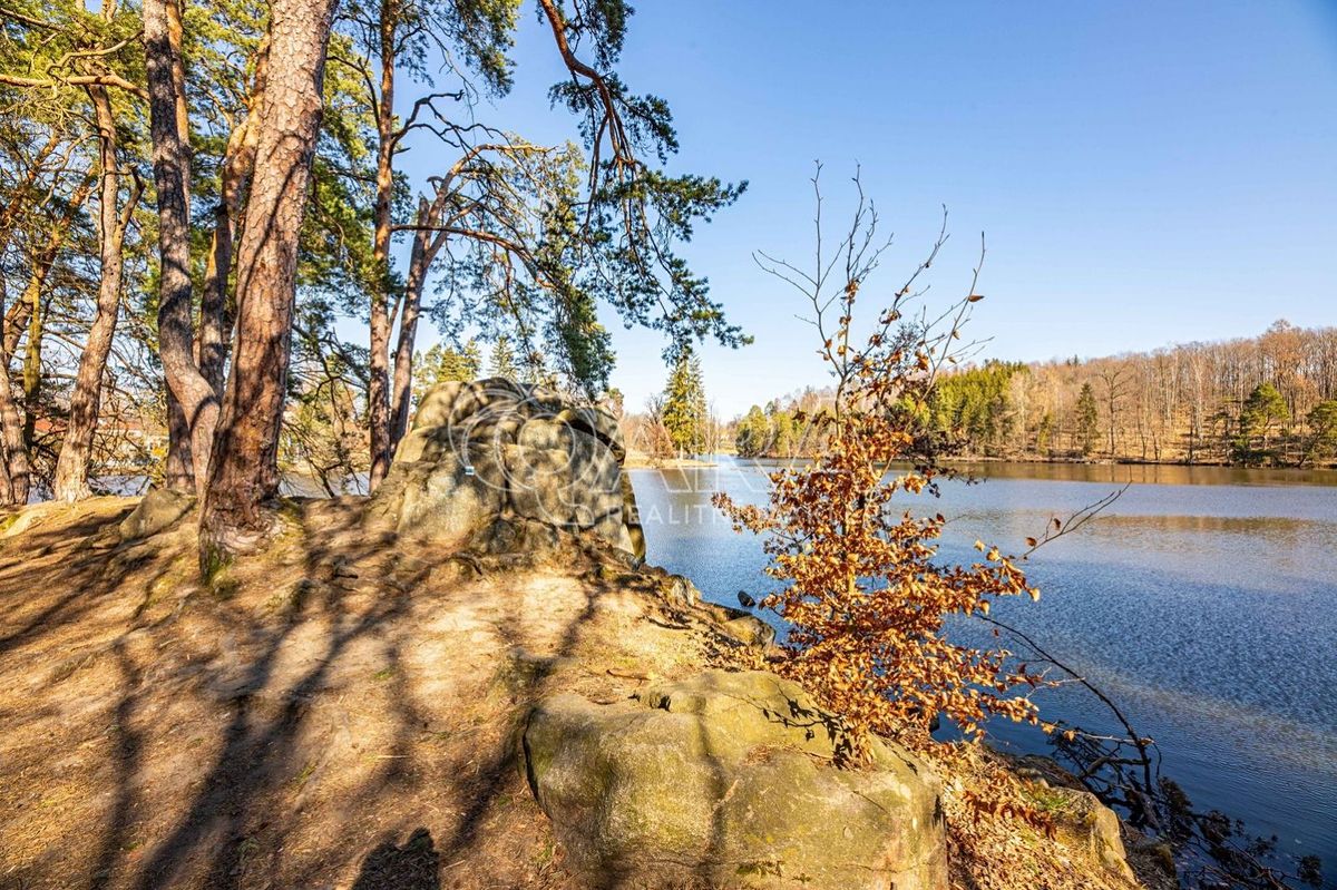Prodej stavebního pozemku 1032 m² – fotografie 3