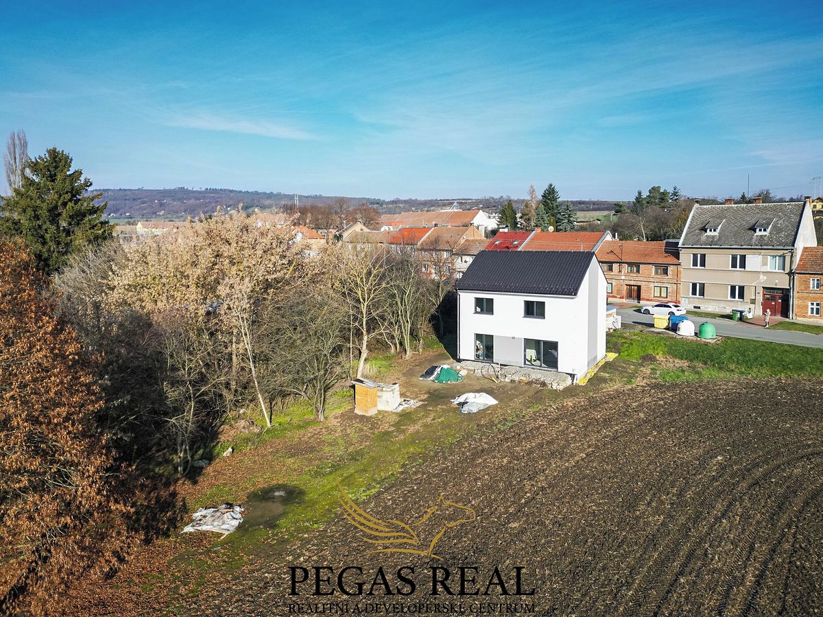 Prodej rodinného domu 134 m², pozemek 1007 m² – fotografie 2