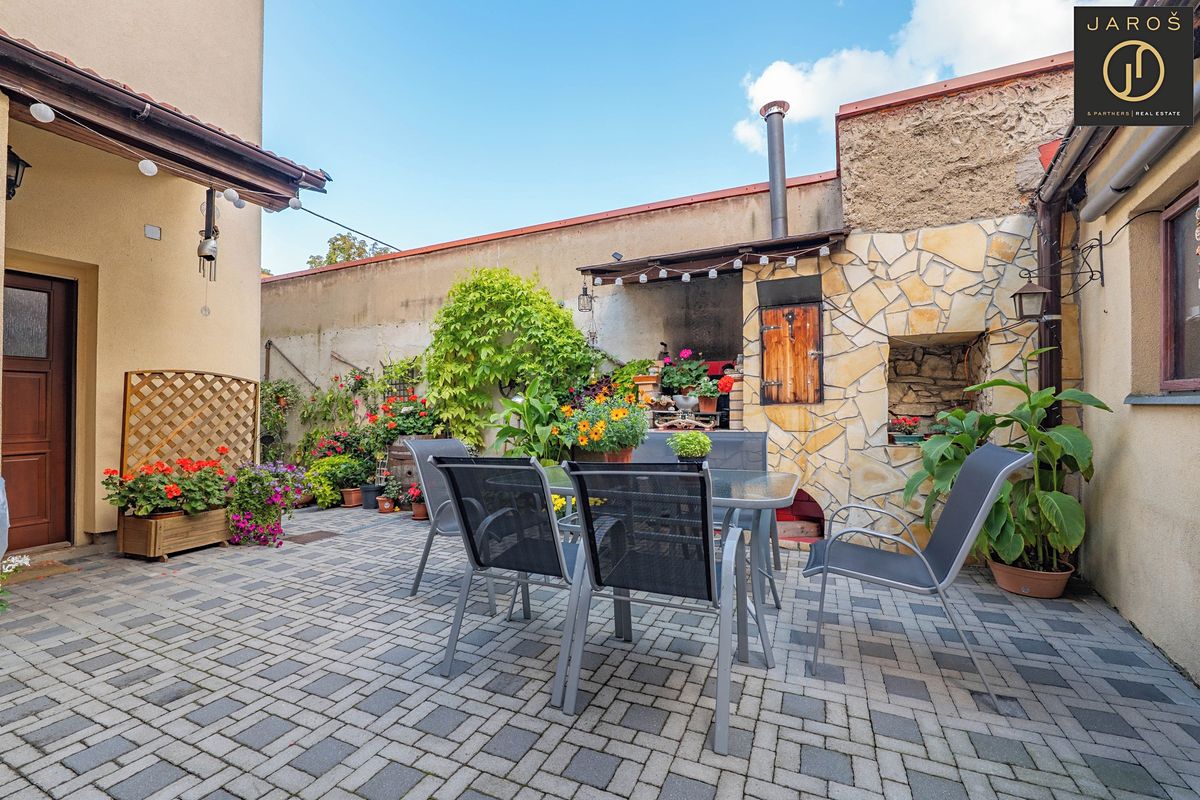 Prodej rodinného domu 216 m², pozemek 221 m²
