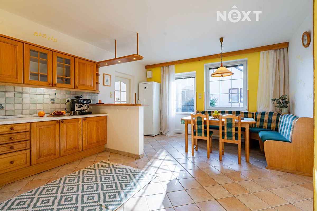 Prodej rodinného domu 270 m², pozemek 583 m² – fotografie 3