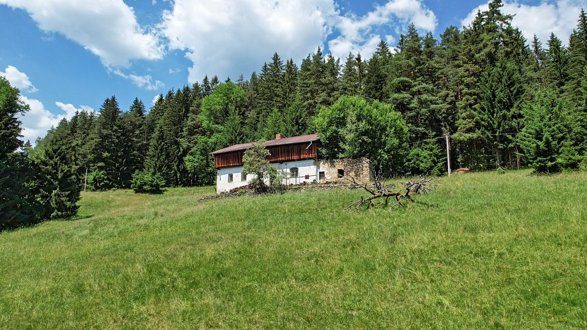 Prodej stavebního pozemku 2169 m²