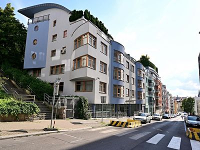 Pronájem garážového stání 14 m²