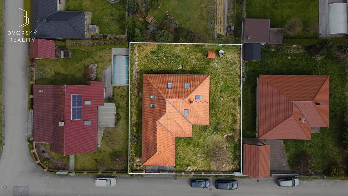 Prodej rodinného domu 197 m², pozemek 704 m² – fotografie 3