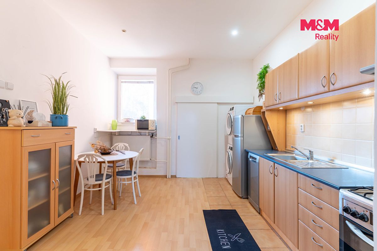 Prodej rodinného domu 240 m², pozemek 1501 m² – fotografie 2