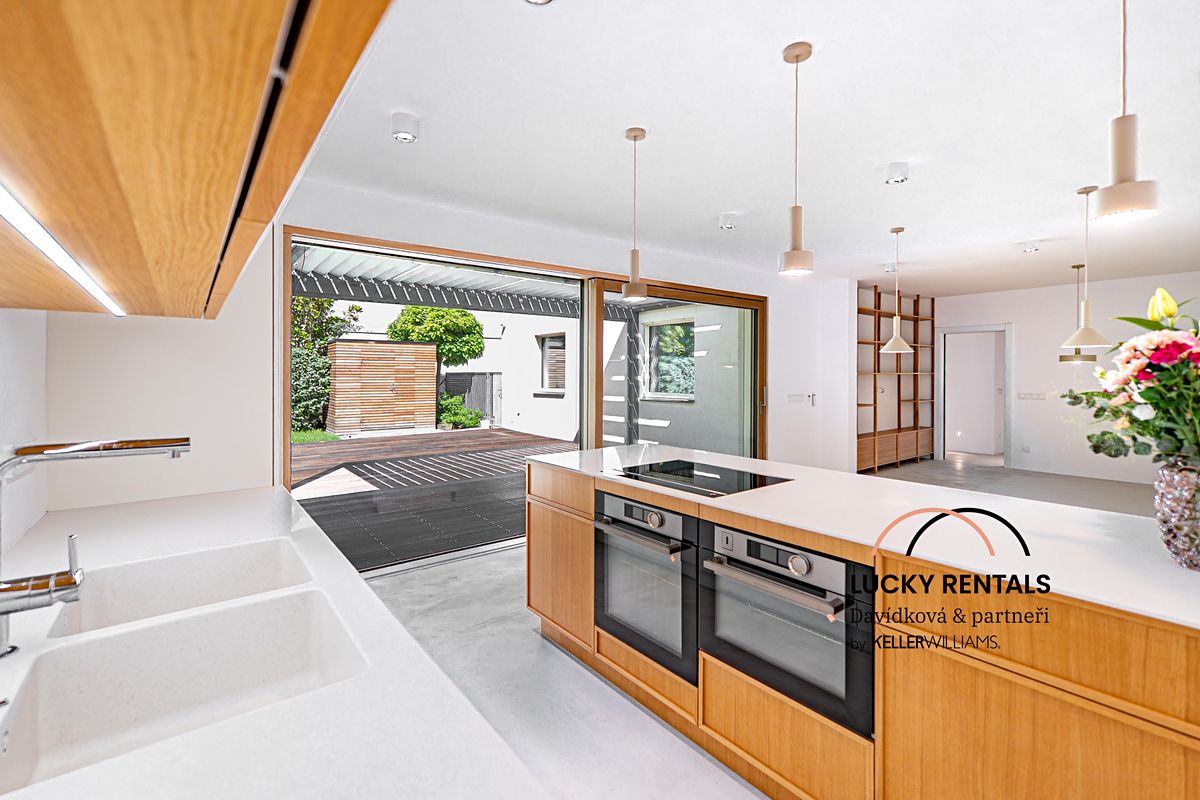 Prodej vícegeneračního domu 195 m², pozemek 514 m² – fotografie 2