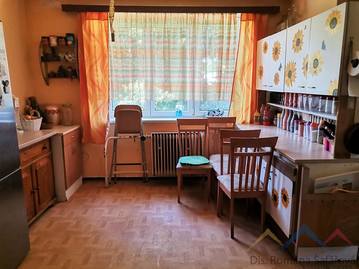 Prodej rodinného domu 199 m², pozemek 1846 m² – fotografie 5