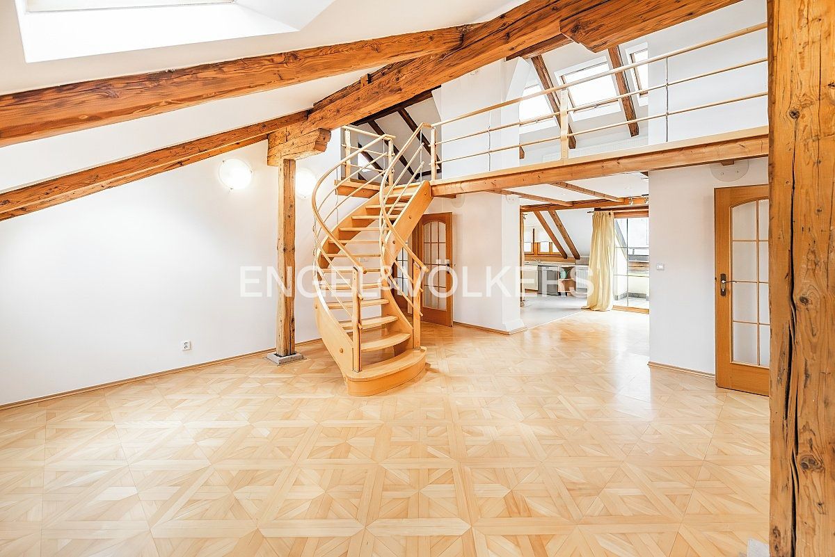 Pronájem bytu 4+kk 221 m² – fotografie 3