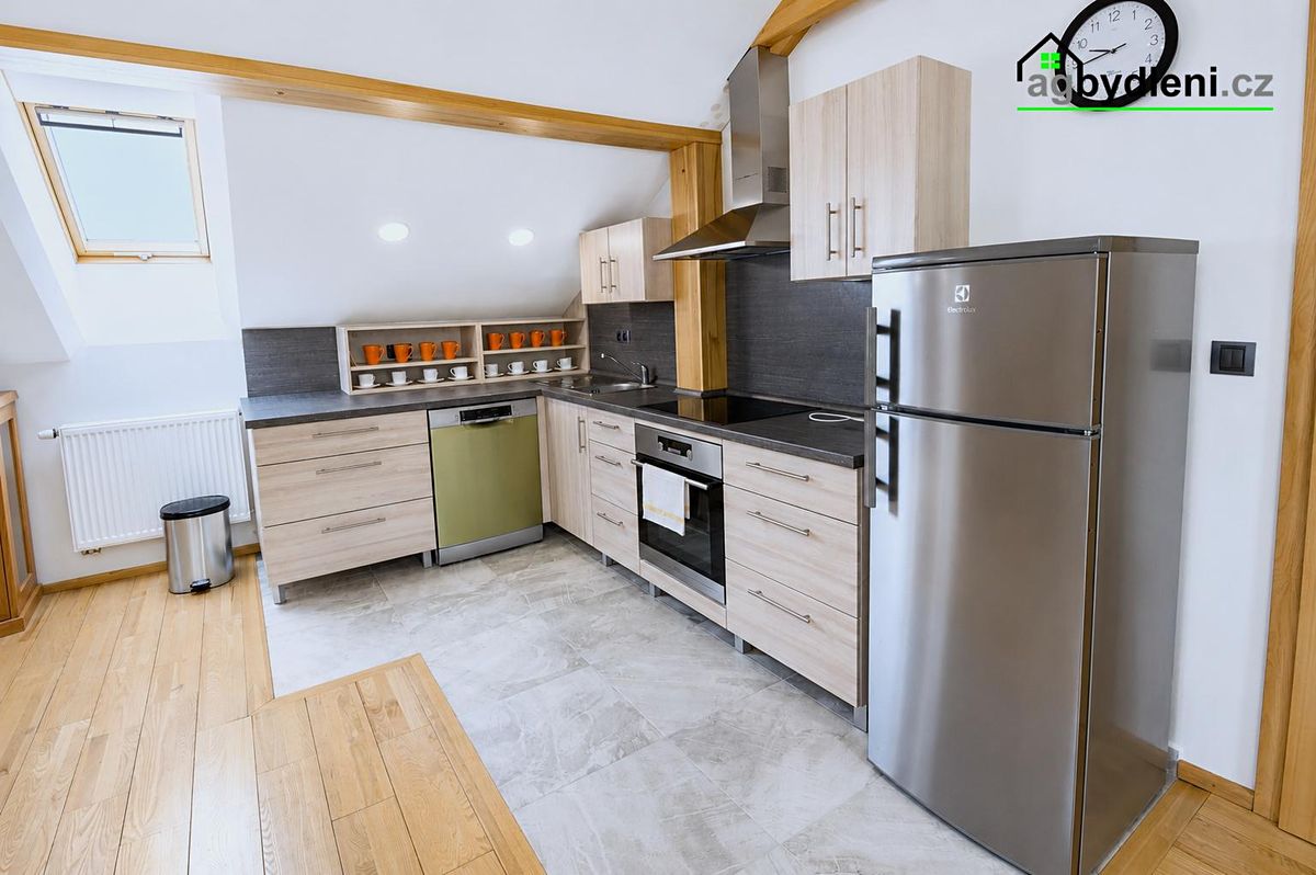Pronájem bytu 2+kk 120 m² – fotografie 2