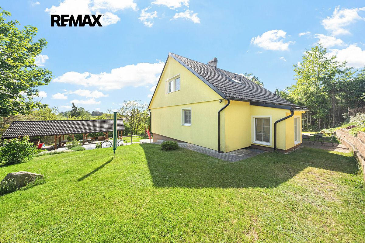 Prodej rodinného domu 300 m², pozemek 150 m² – fotografie 3