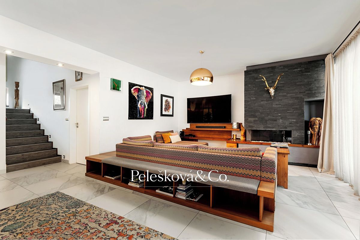 Prodej rodinného domu 383 m², pozemek 1088 m² – fotografie 3