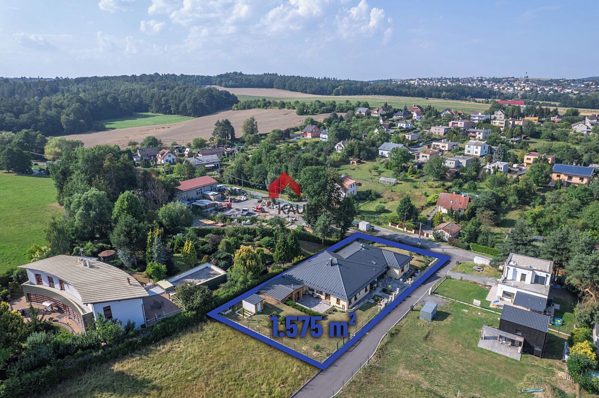 Prodej rodinného domu 345 m², pozemek 1575 m² – fotografie 2