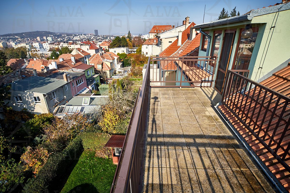 Prodej vily 354 m², pozemek 525 m² – fotografie 3