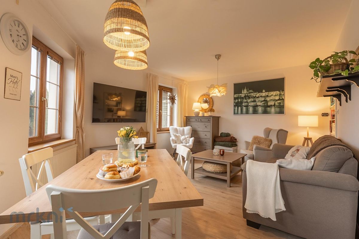 Prodej rodinného domu 220 m², pozemek 330 m² – fotografie 2
