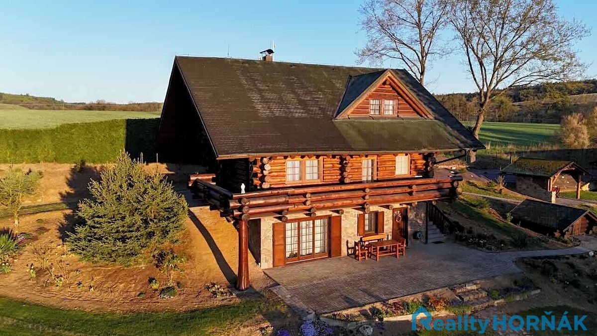 Prodej rodinného domu 293 m², pozemek 3428 m²