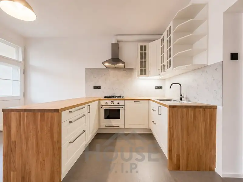 Prodej bytu 2+1 81 m², Praha – náhled fotky 1