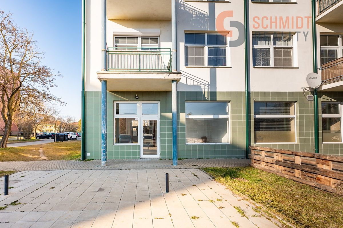 Pronájem obchodního prostoru 77 m²