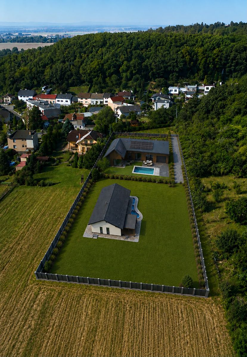 Prodej komerčního pozemku 2000 m²