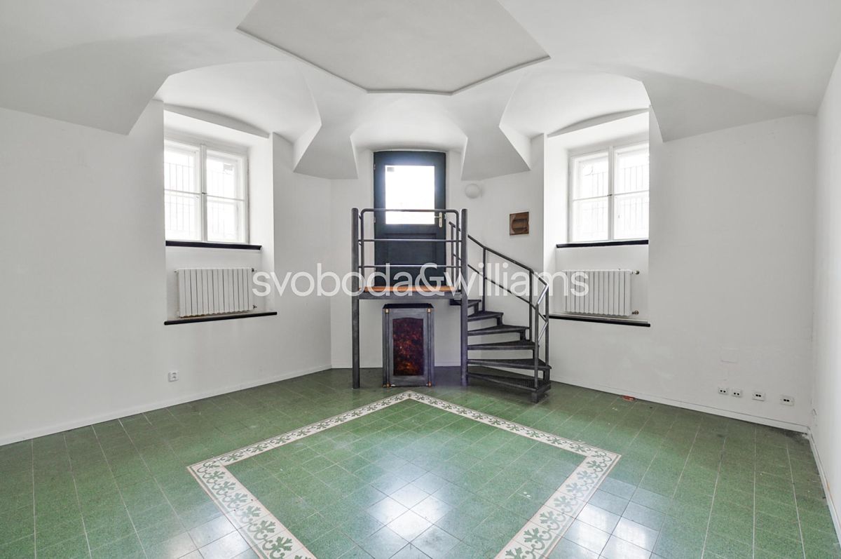 Prodej obchodního prostoru 132 m² – fotografie 2