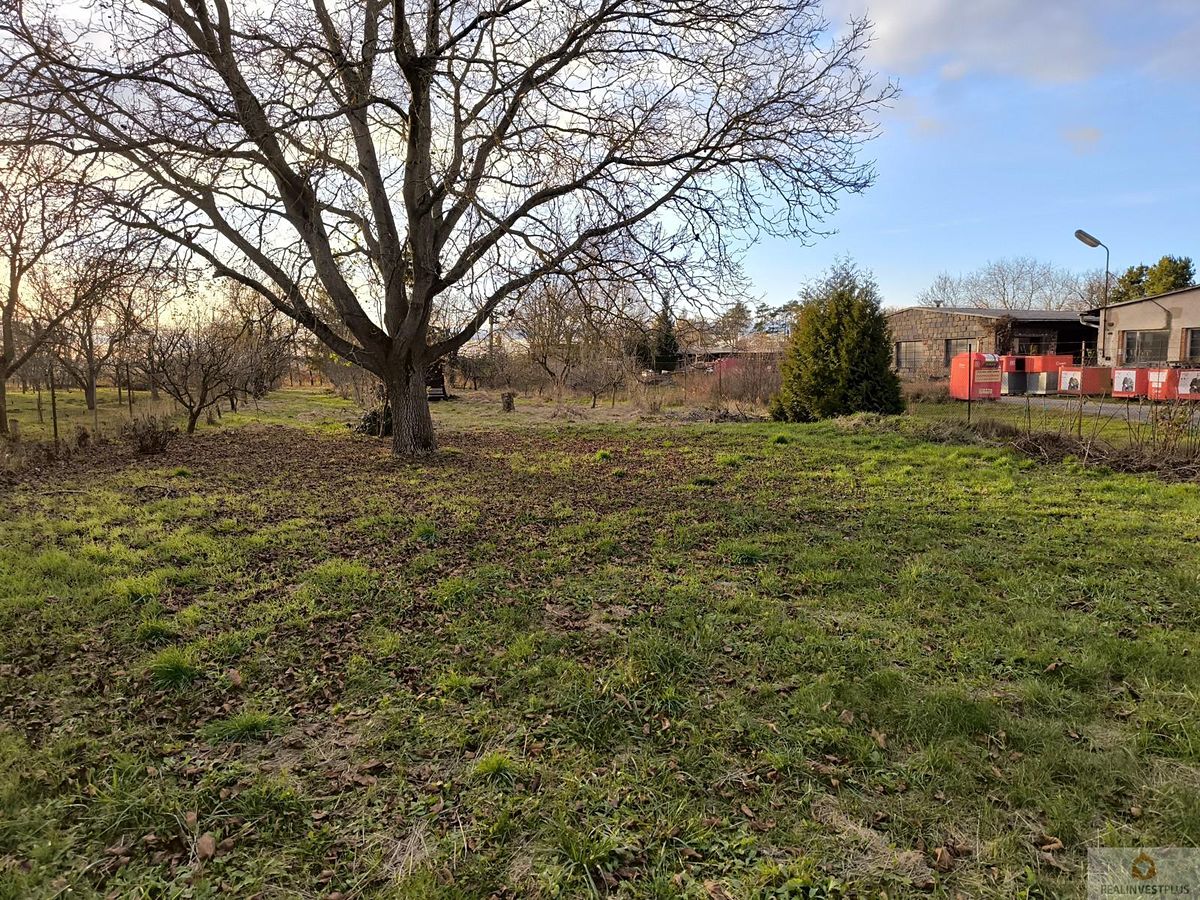 Prodej stavebního pozemku 875 m² – fotografie 3
