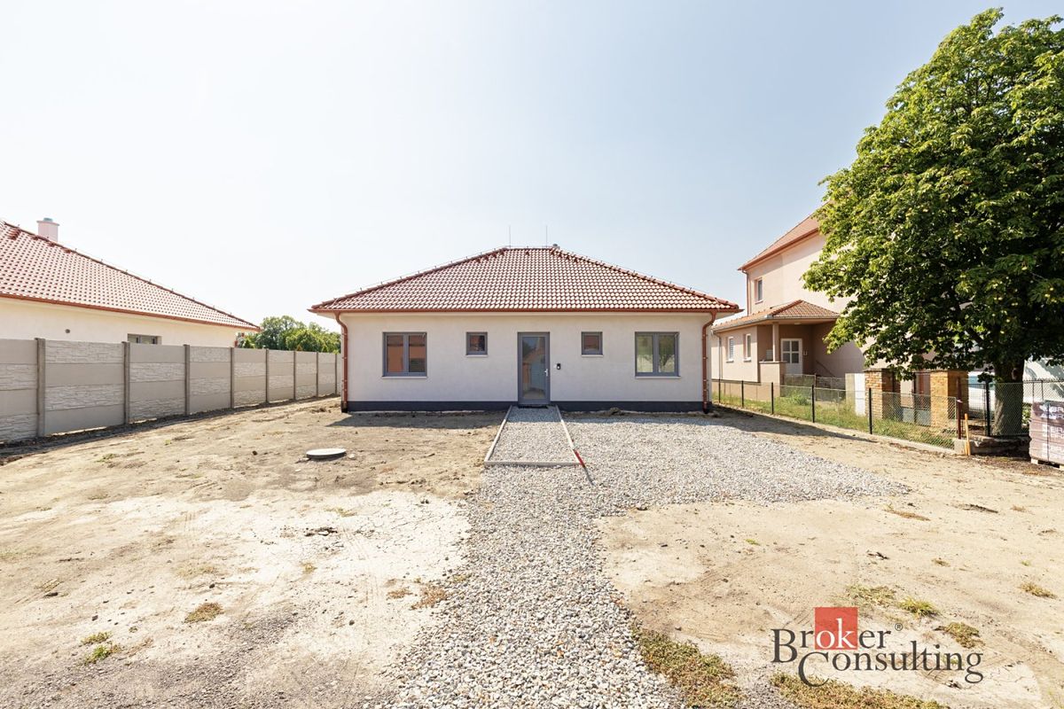 Prodej rodinného domu 100 m², pozemek 699 m² – fotografie 2
