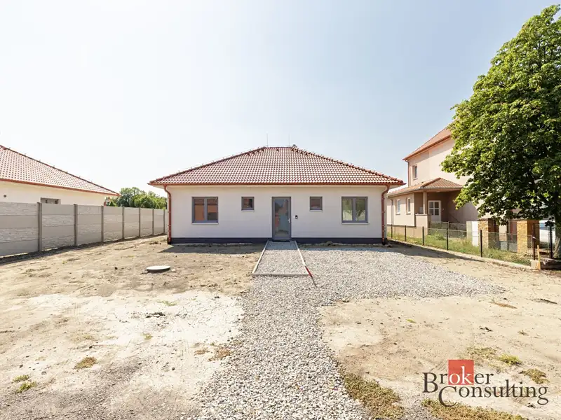 Prodej rodinného domu 100 m², pozemek 699 m², Miroslav – náhled fotky 2