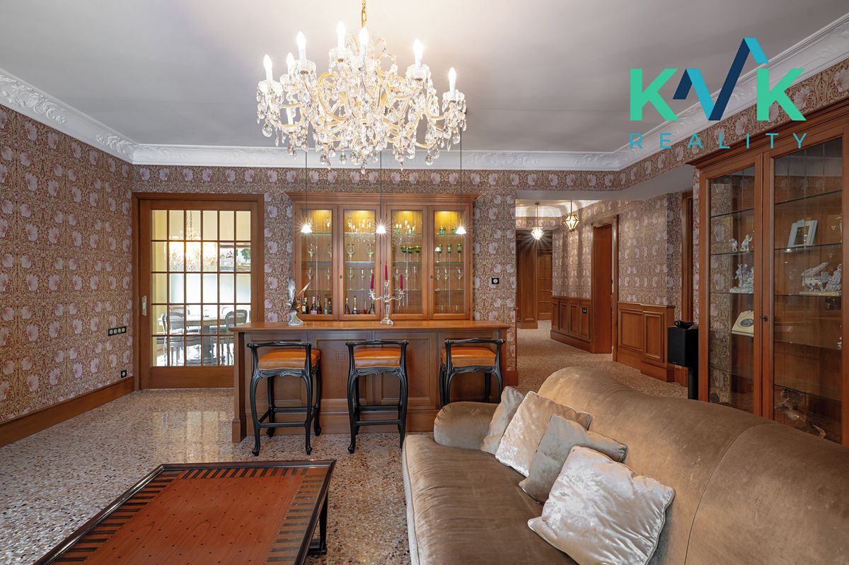 Prodej bytu 6 pokojů a více 252 m² – fotografie 3