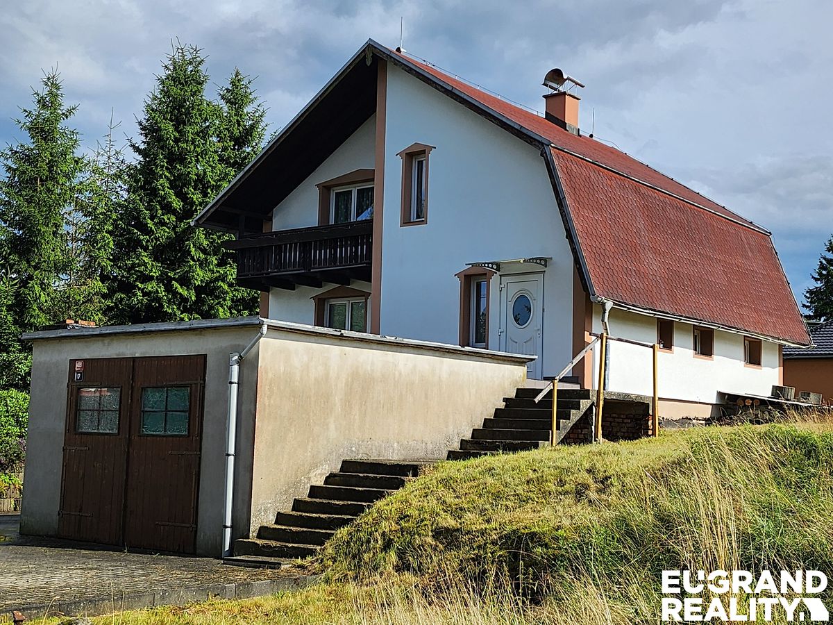 Prodej rodinného domu 180 m², pozemek 1066 m²