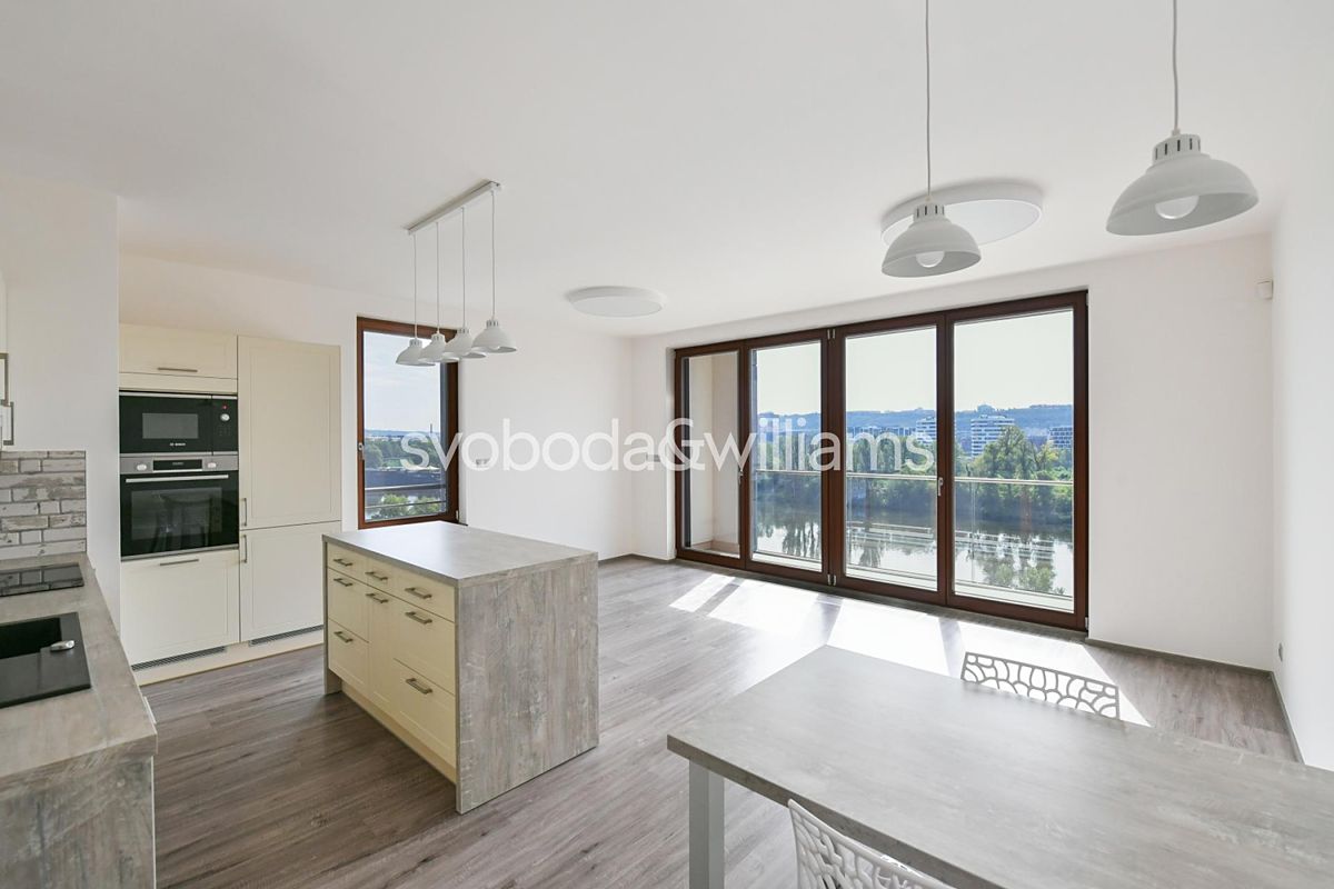 Pronájem bytu 3+kk 79 m²