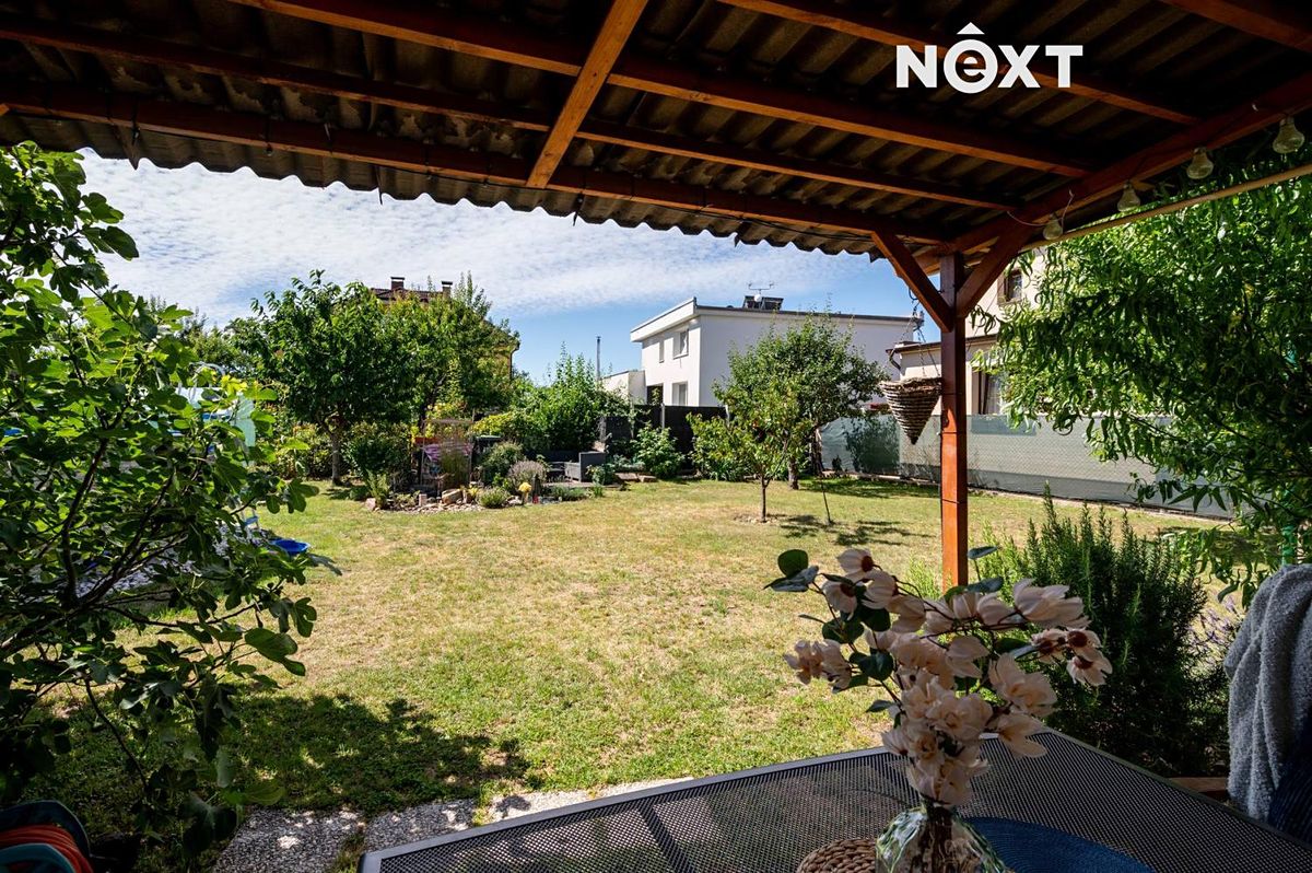 Prodej rodinného domu 239 m², pozemek 722 m² – fotografie 3