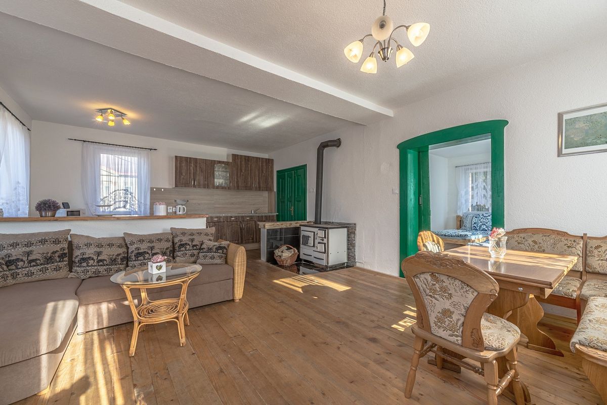 Prodej rodinného domu 310 m², pozemek 366 m² – fotografie 5