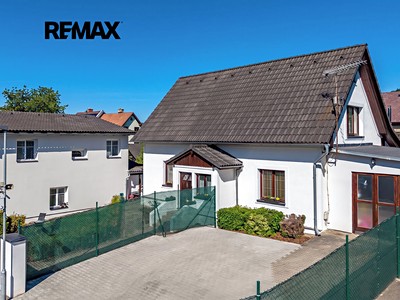 Prodej  rodinného domu 298 m², pozemek 654 m²