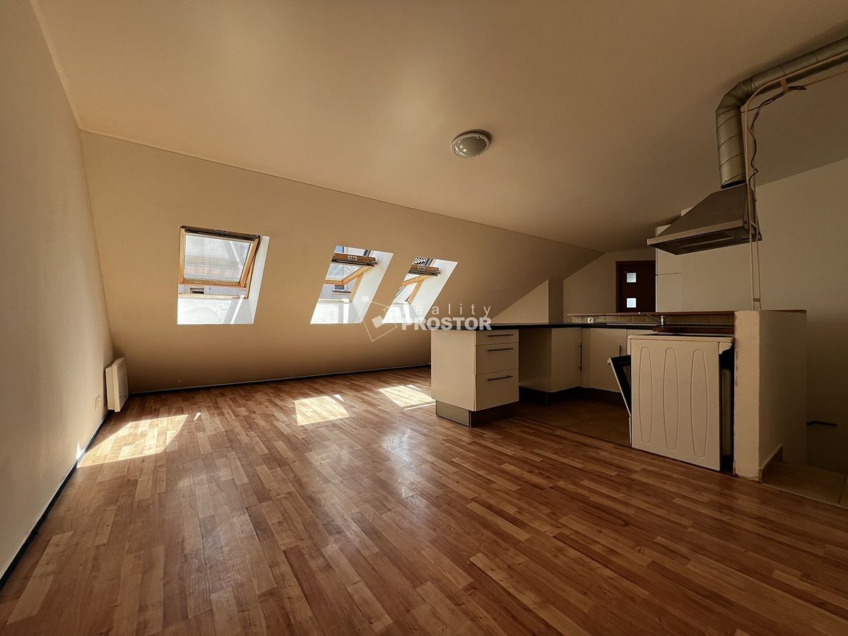 Pronájem bytu 2+kk 62 m²