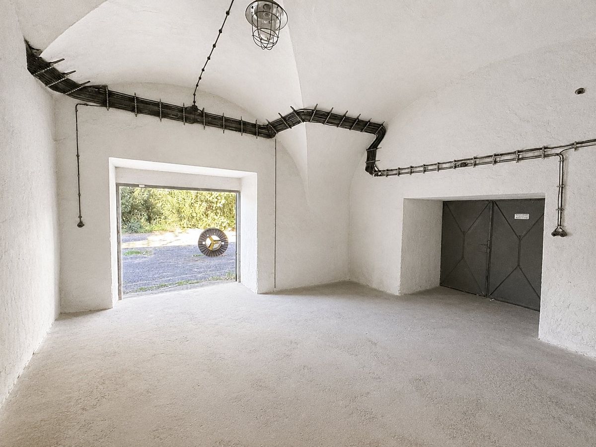 Pronájem skladového prostoru 605 m² – fotografie 4