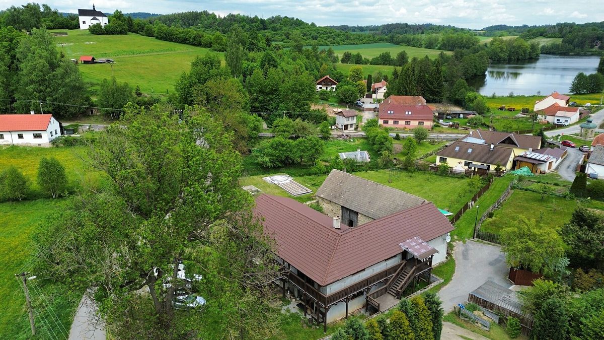 Prodej rodinného domu 360 m², pozemek 2800 m² – fotografie 3