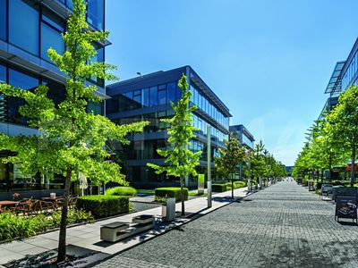 Pronájem kanceláře 1470 m²