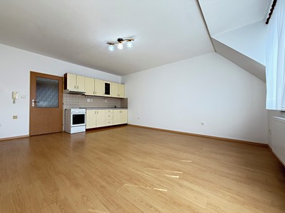 Pronájem bytu 1+kk 32 m²