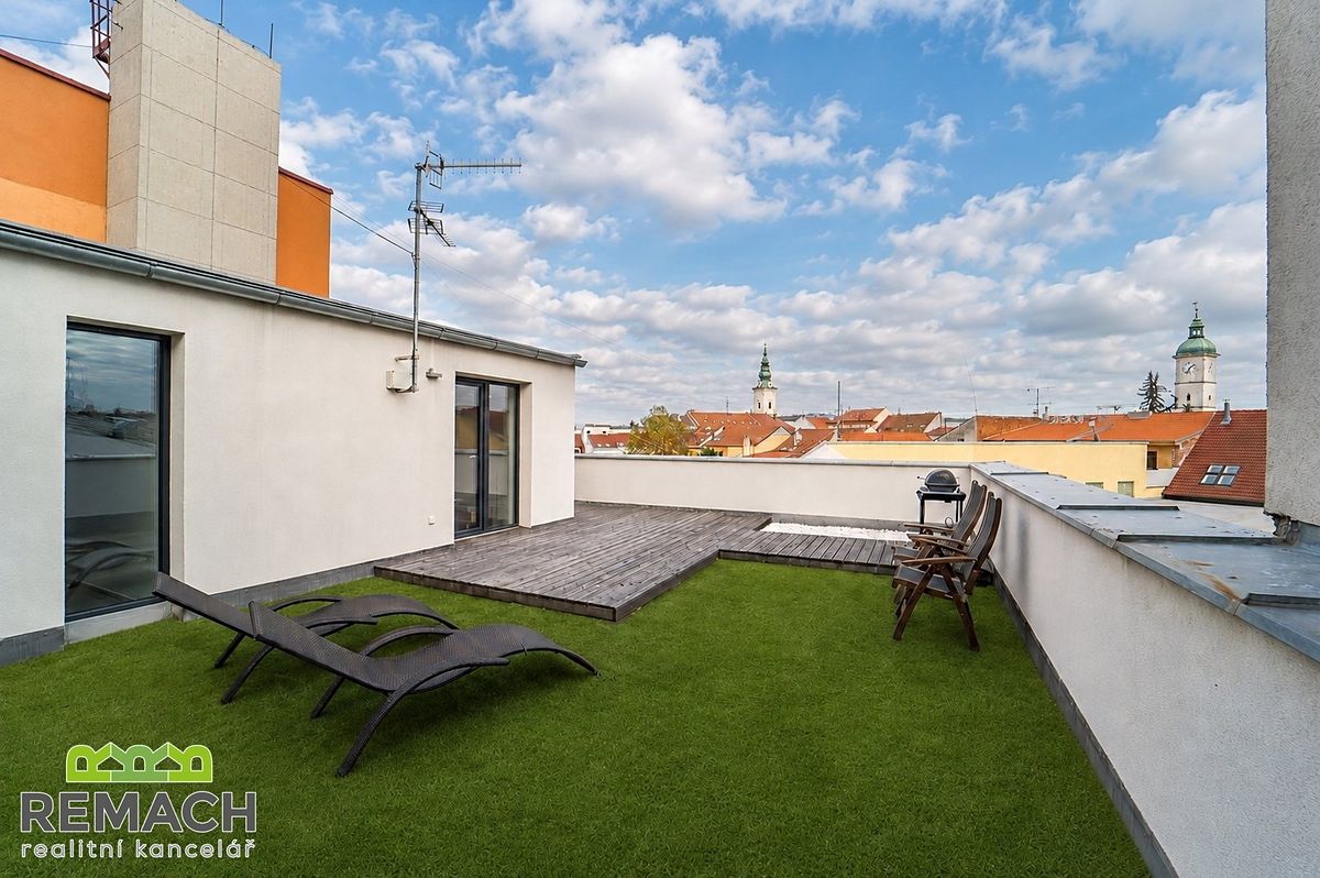 Pronájem bytu 2+kk 144 m² – fotografie 3