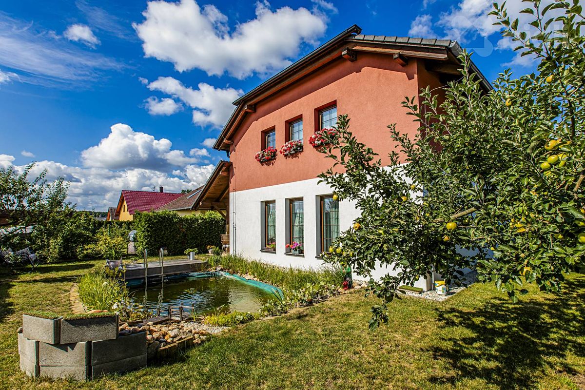 Prodej rodinného domu 345 m², pozemek 789 m² – fotografie 2