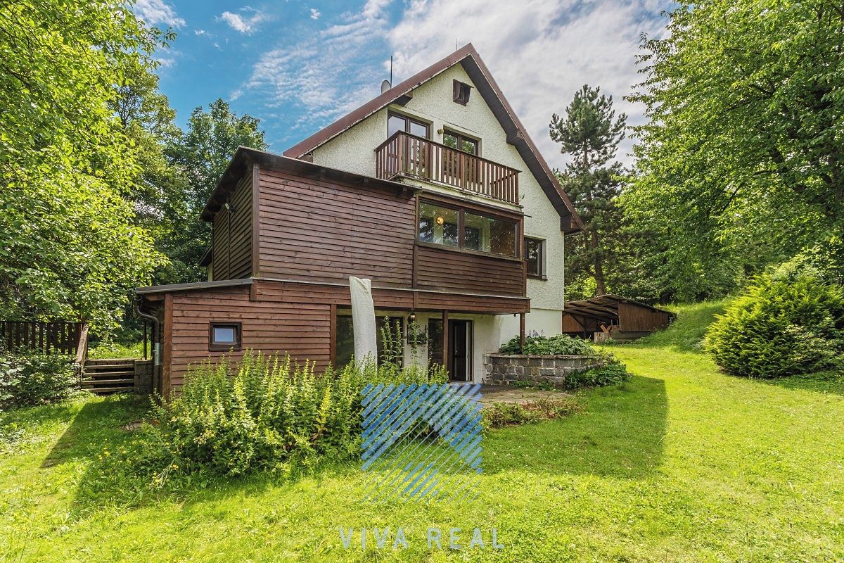 Prodej rodinného domu 337 m², pozemek 1675 m²