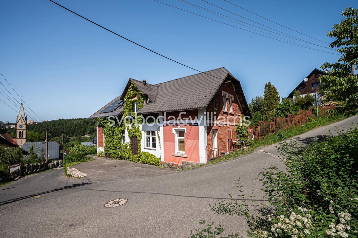 Prodej rodinného domu 350 m², pozemek 1197 m² – fotografie 2