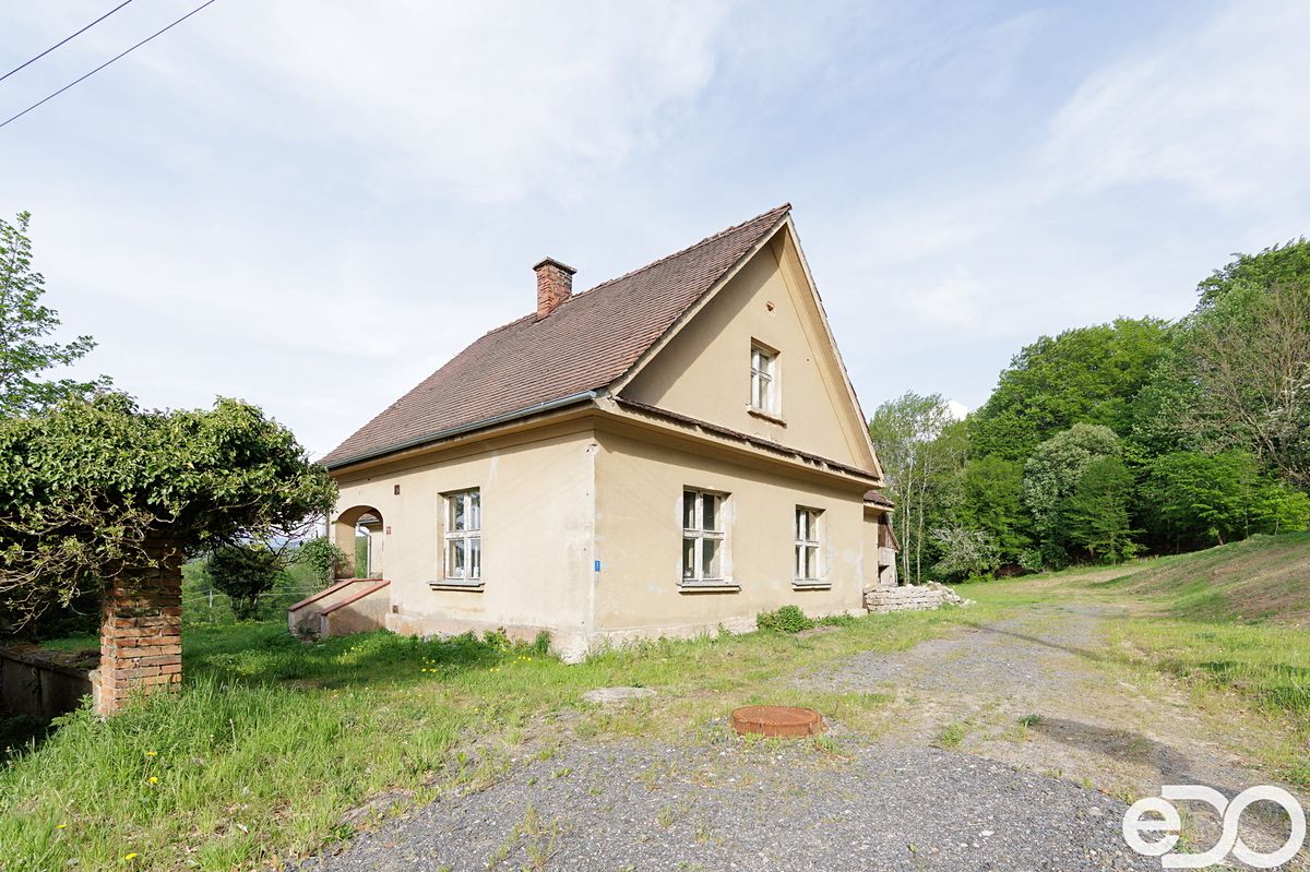 Prodej rodinného domu 279 m², pozemek 4815 m²