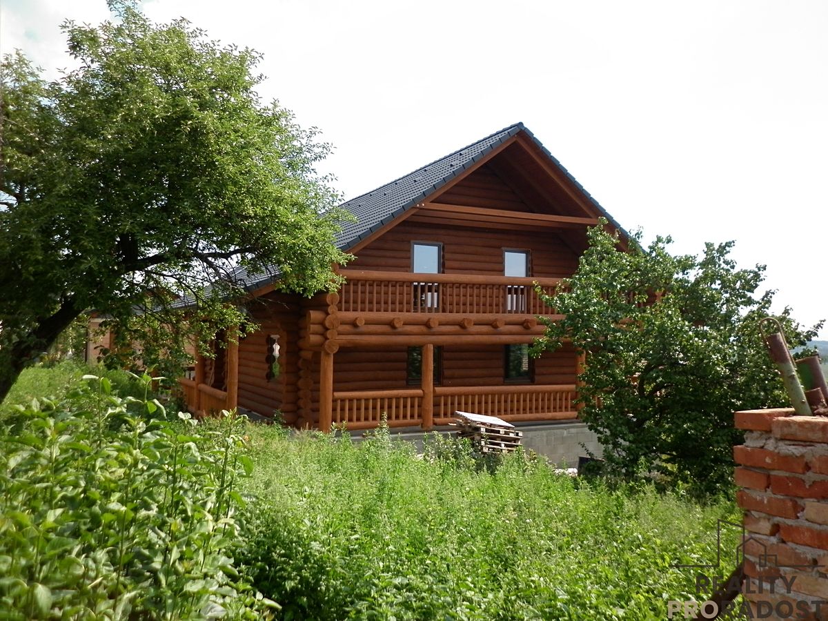 Prodej rodinného domu 287 m², pozemek 878 m² – fotografie 2