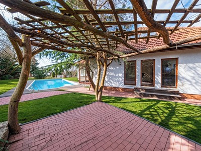 Prodej  rodinného domu 368 m², pozemek 960 m²