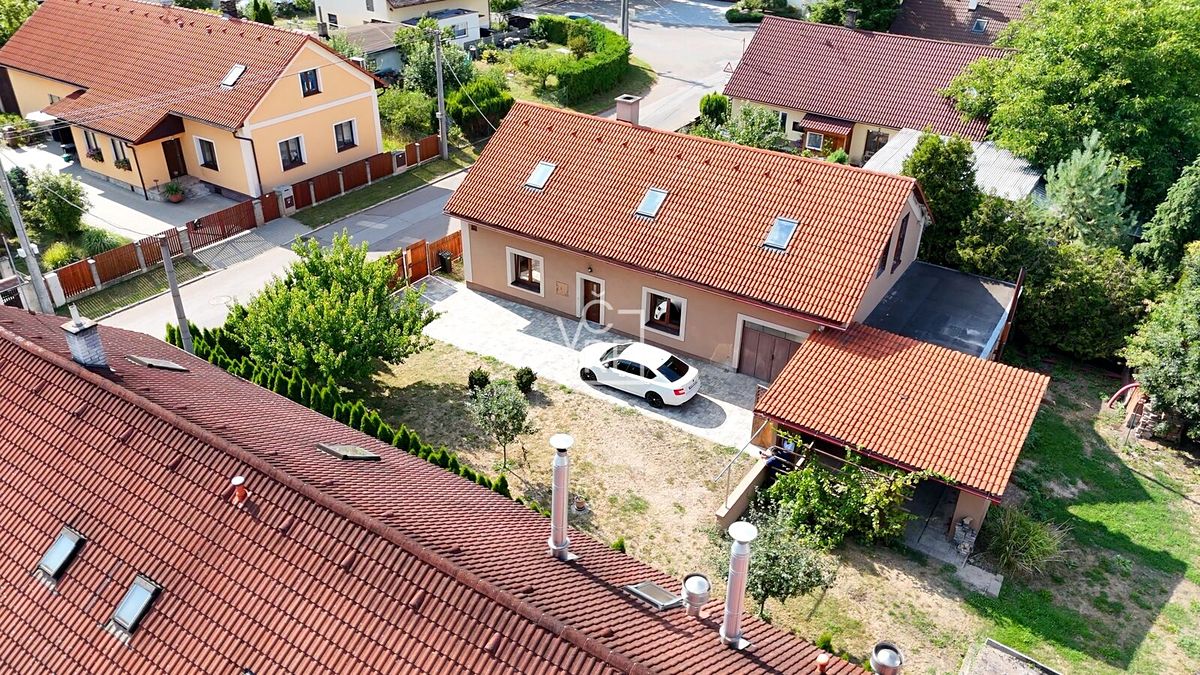 Prodej rodinného domu 160 m², pozemek 714 m² – fotografie 2