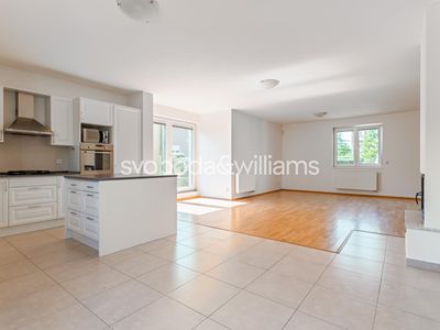 Pronájem rodinného domu 350 m², pozemek 1174 m²