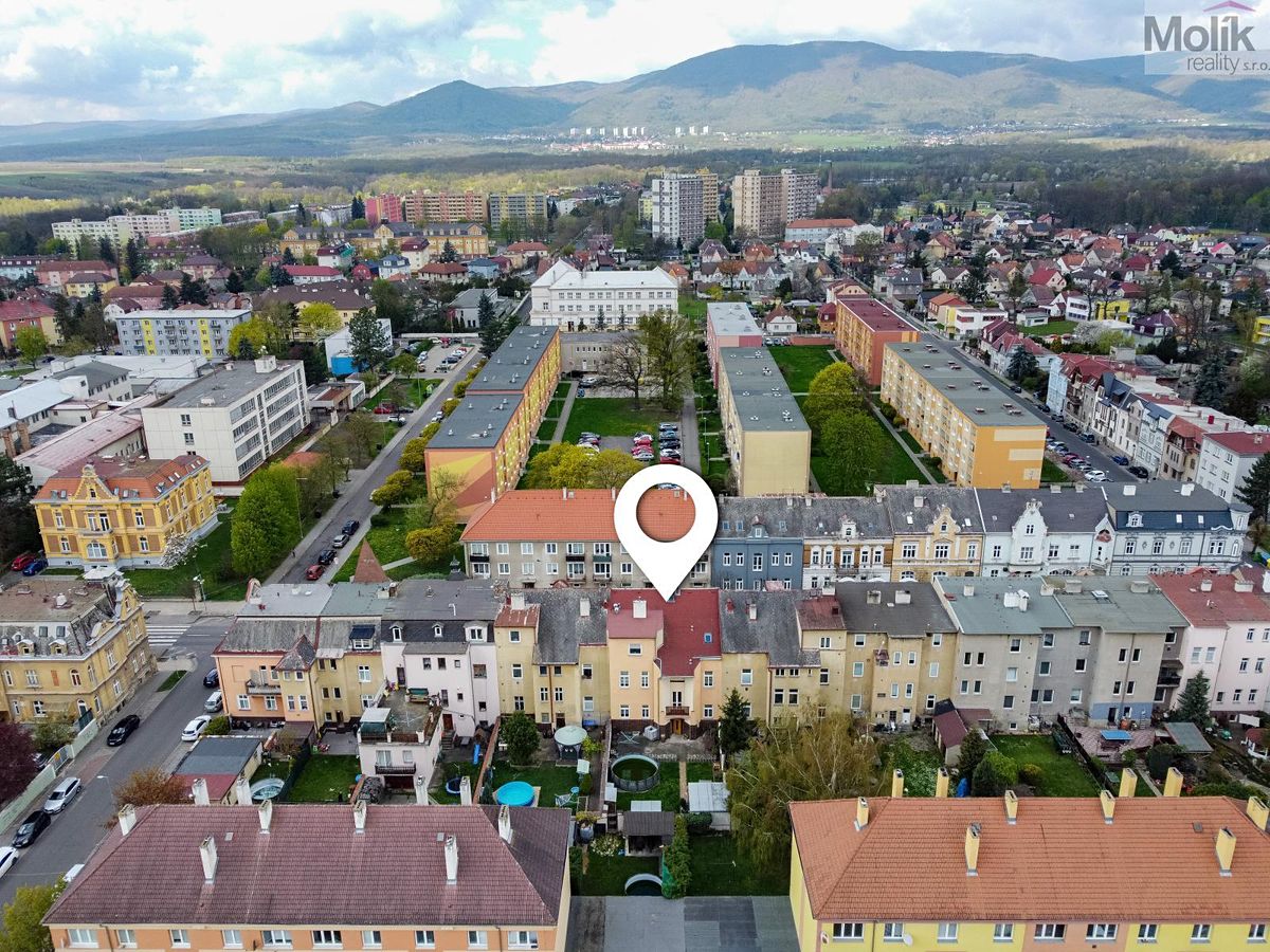 Prodej rodinného domu 330 m², pozemek 359 m² – fotografie 3