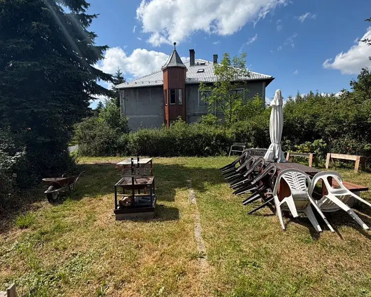 Prodej rodinného domu 600 m², pozemek 1601 m², Dubí – náhled fotky 2