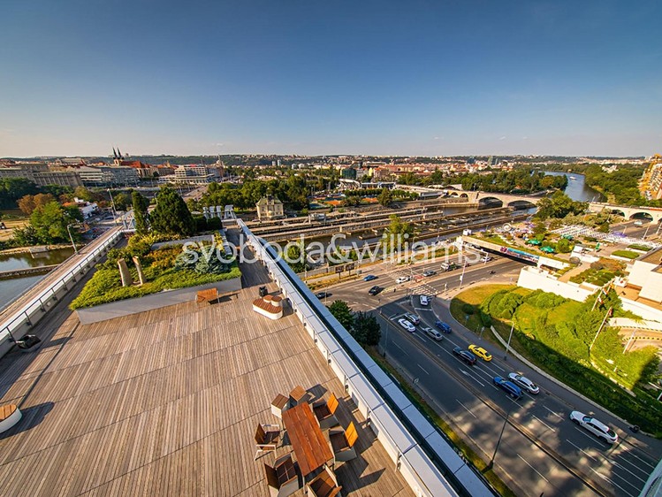 Pronájem komerčního prostoru, 1 080 m² (6 z 9)